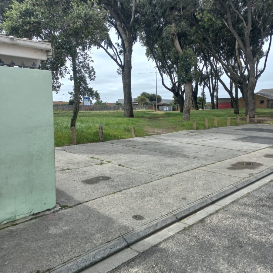 3 Bedroom Property for Sale in Lentegeur Western Cape